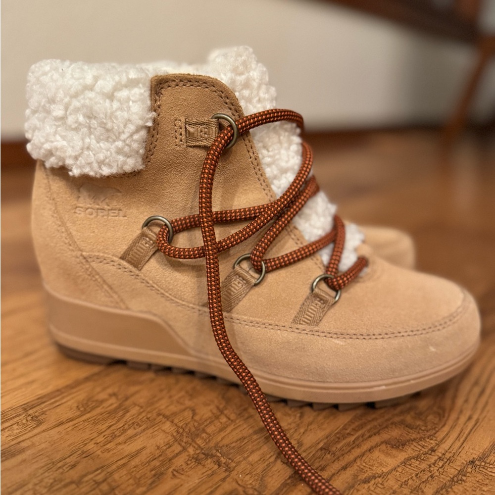 Sorel Evie Cozy Lace booties